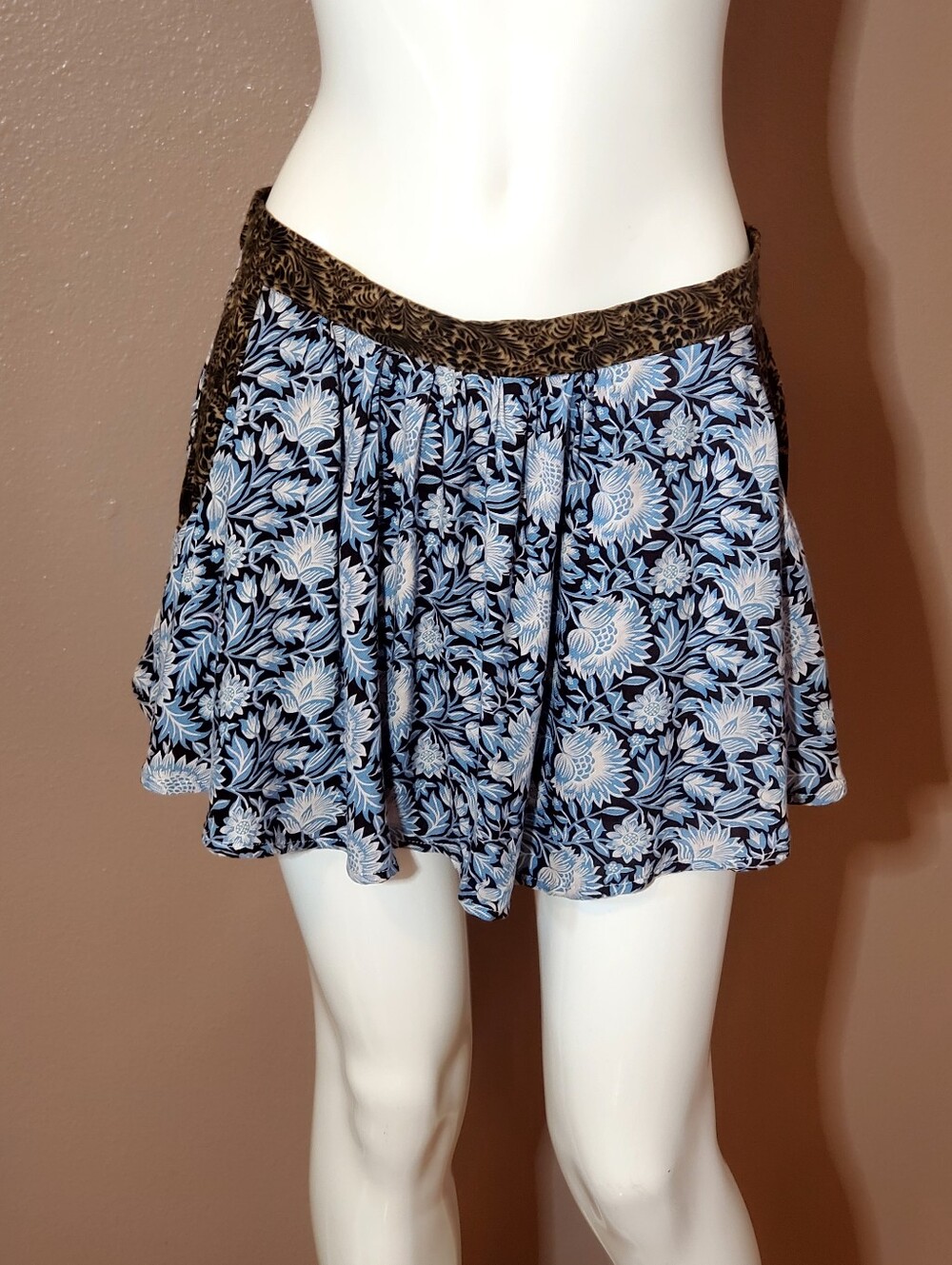 KIMCHI BLUE Blue Botanical Floral Skort S
